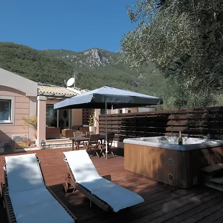 Barbati Beach Suite *